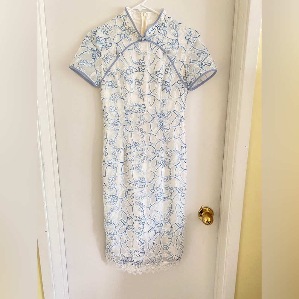 Traditional Chinese Chi-Pao white blue floral sheath dress